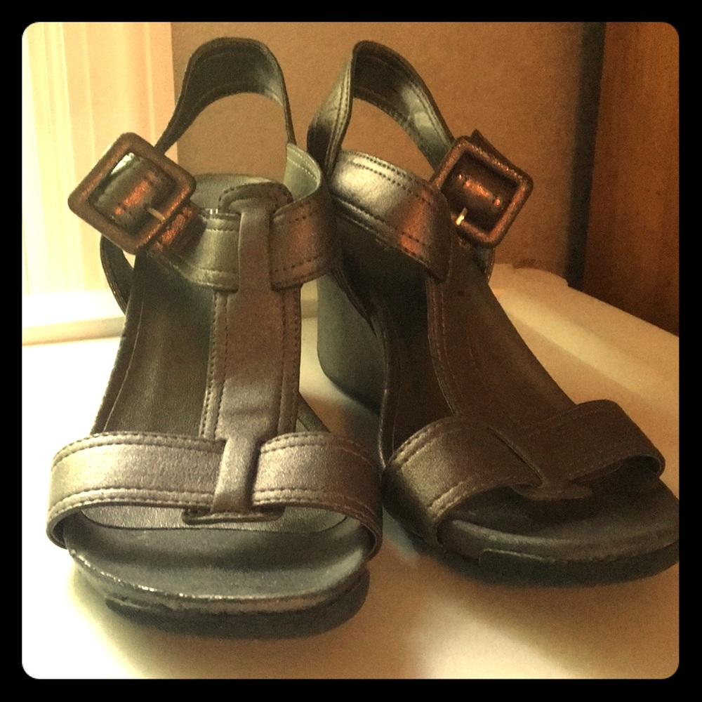 Kenneth Cole Reaction metallic wedge sandals